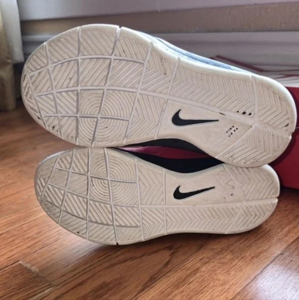 Nike Team Hustle Little Kids Red Sneakers Sz. 12.5